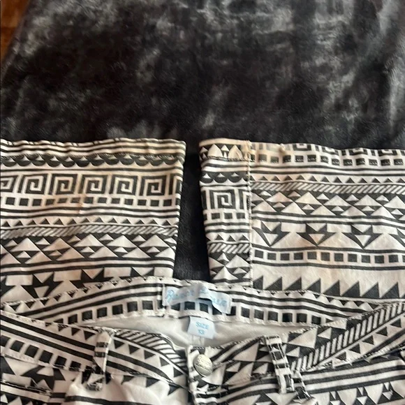 Black and White Women Jeans - Picture 5 of 5